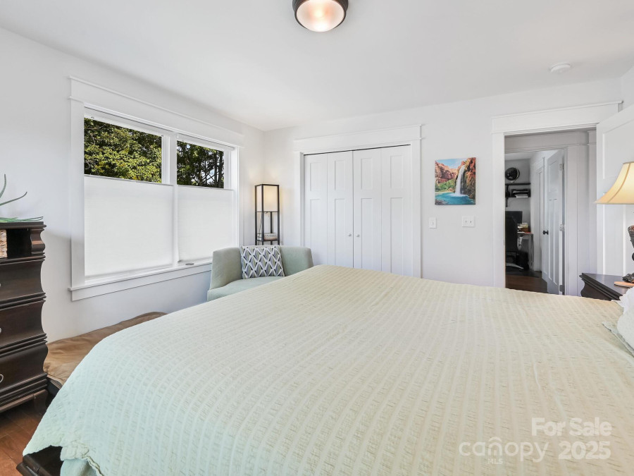 18 Covington St Asheville, NC 28806
