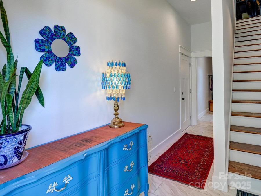 18 Covington St Asheville, NC 28806