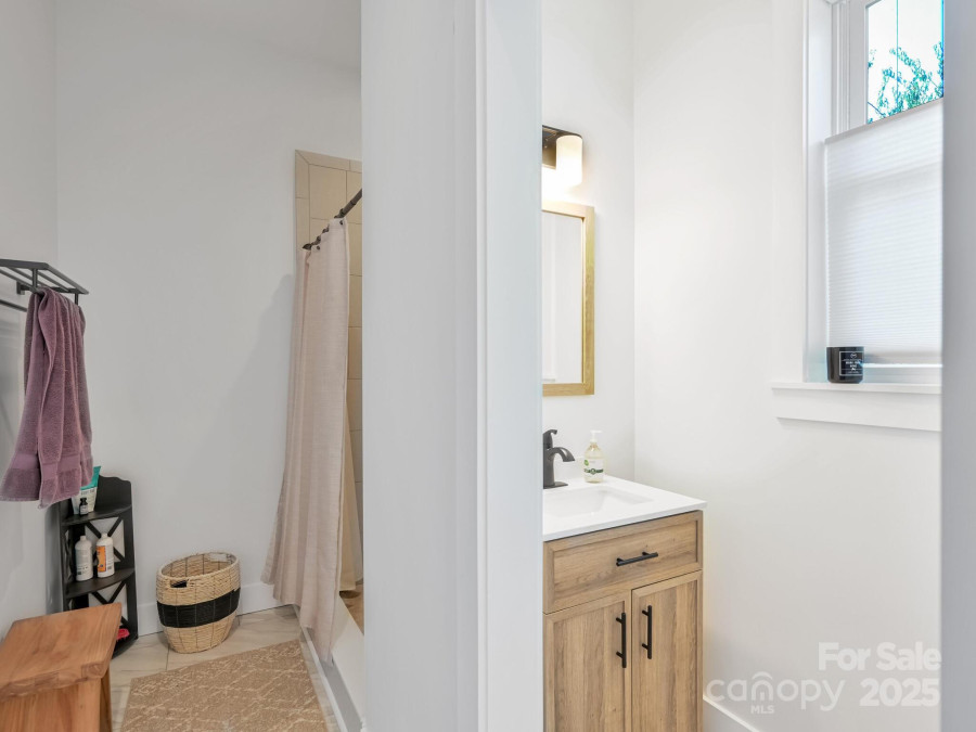 18 Covington St Asheville, NC 28806