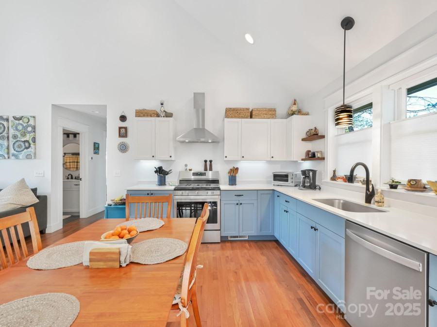 18 Covington St Asheville, NC 28806