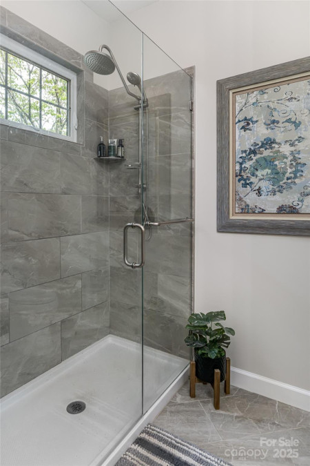 26 Victoria Park Dr Hendersonville, NC 28792