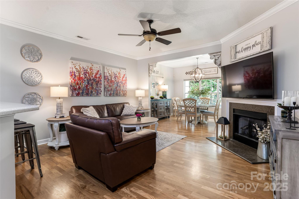 26 Victoria Park Dr Hendersonville, NC 28792