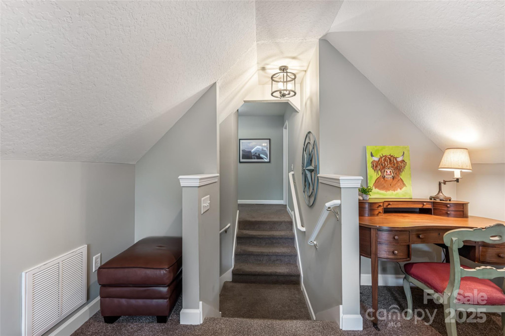 26 Victoria Park Dr Hendersonville, NC 28792