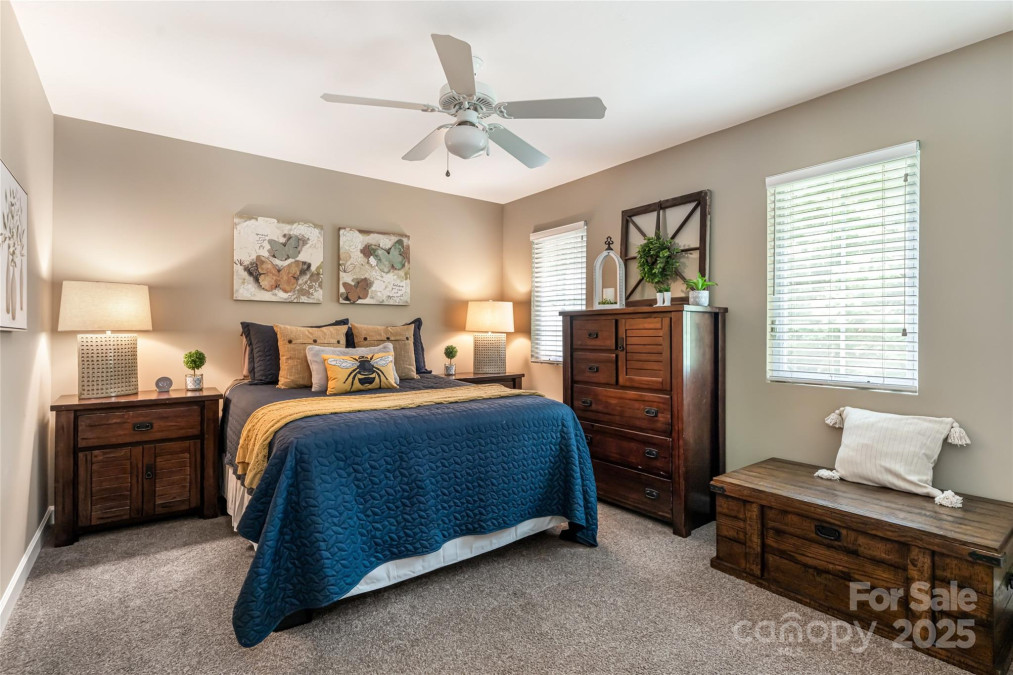 26 Victoria Park Dr Hendersonville, NC 28792