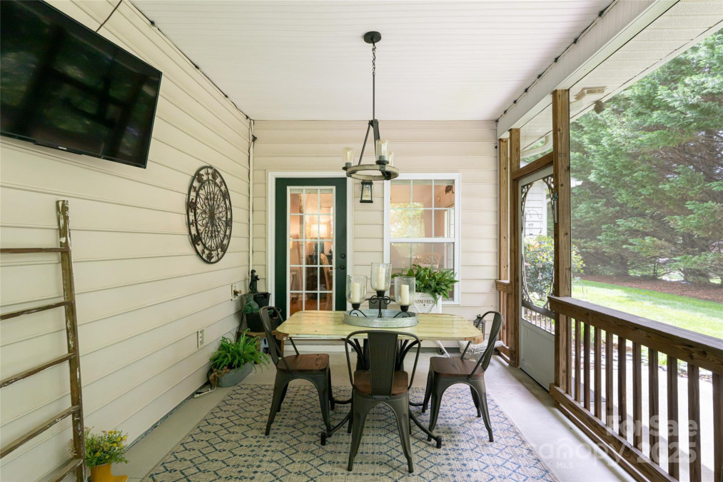 26 Victoria Park Dr Hendersonville, NC 28792