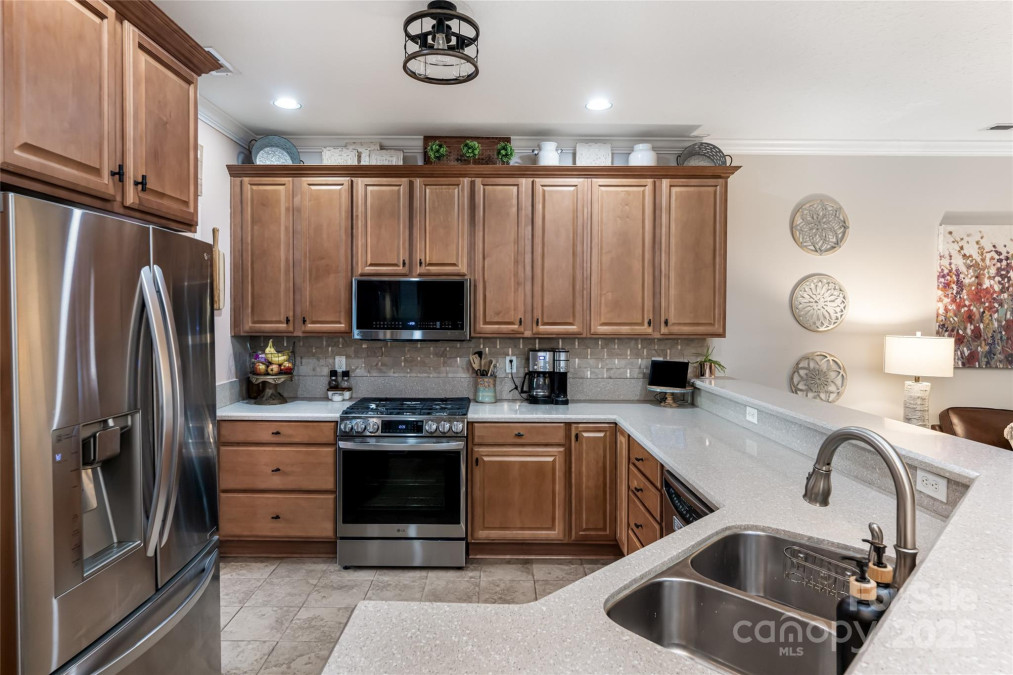 26 Victoria Park Dr Hendersonville, NC 28792