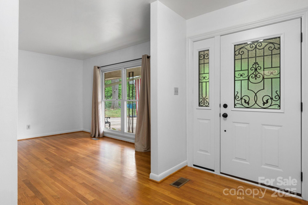 8903 Larchmont Cir Charlotte, NC 28214