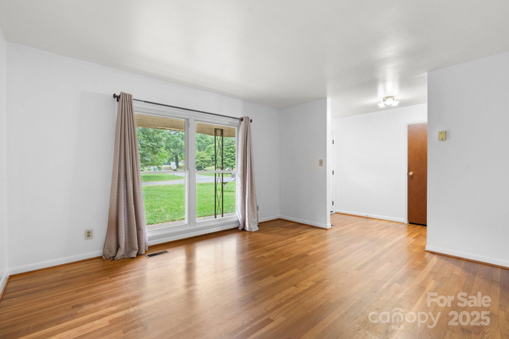 8903 Larchmont Cir Charlotte, NC 28214
