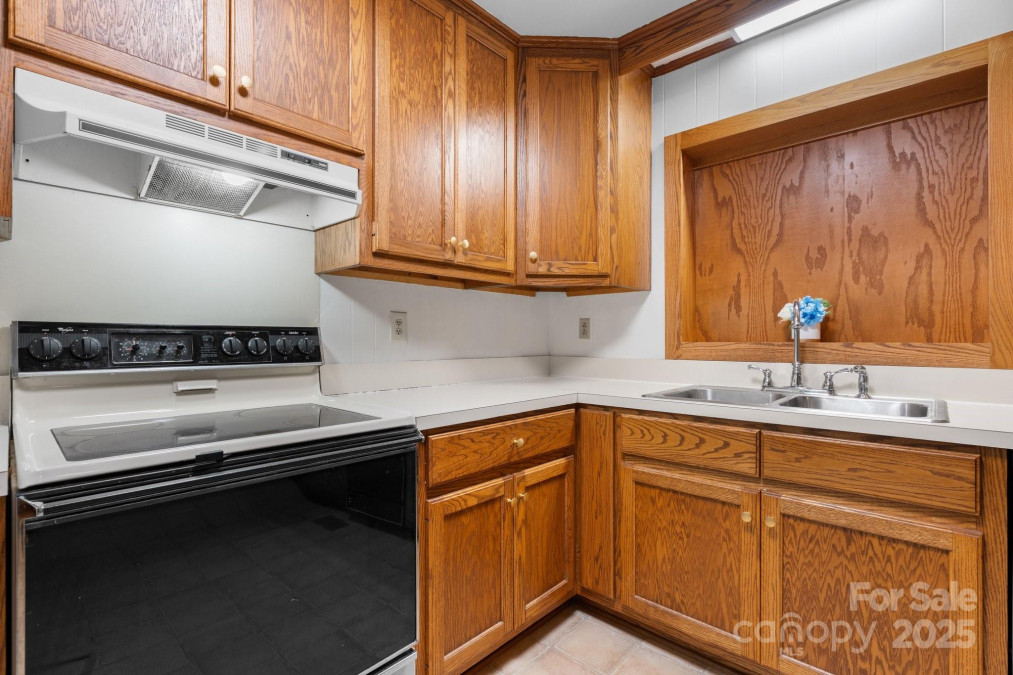 8903 Larchmont Cir Charlotte, NC 28214