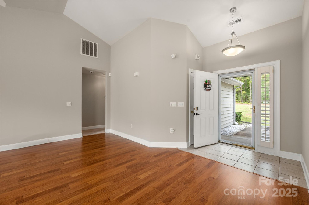 2412 Laura Dr Charlotte, NC 28212