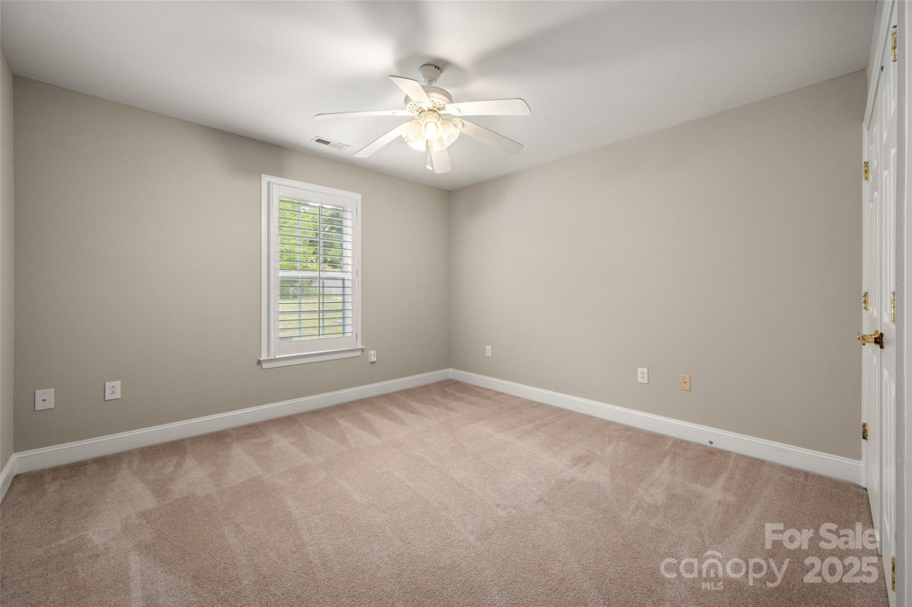 2412 Laura Dr Charlotte, NC 28212