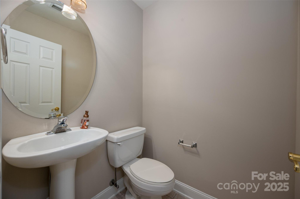 2412 Laura Dr Charlotte, NC 28212