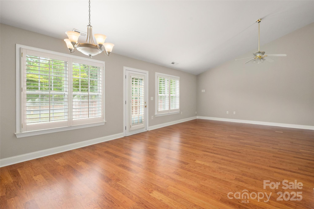 2412 Laura Dr Charlotte, NC 28212