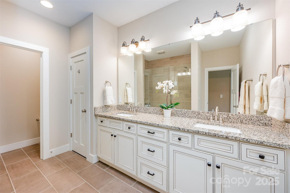 5210 Valley Stream Rd Charlotte, NC 28209