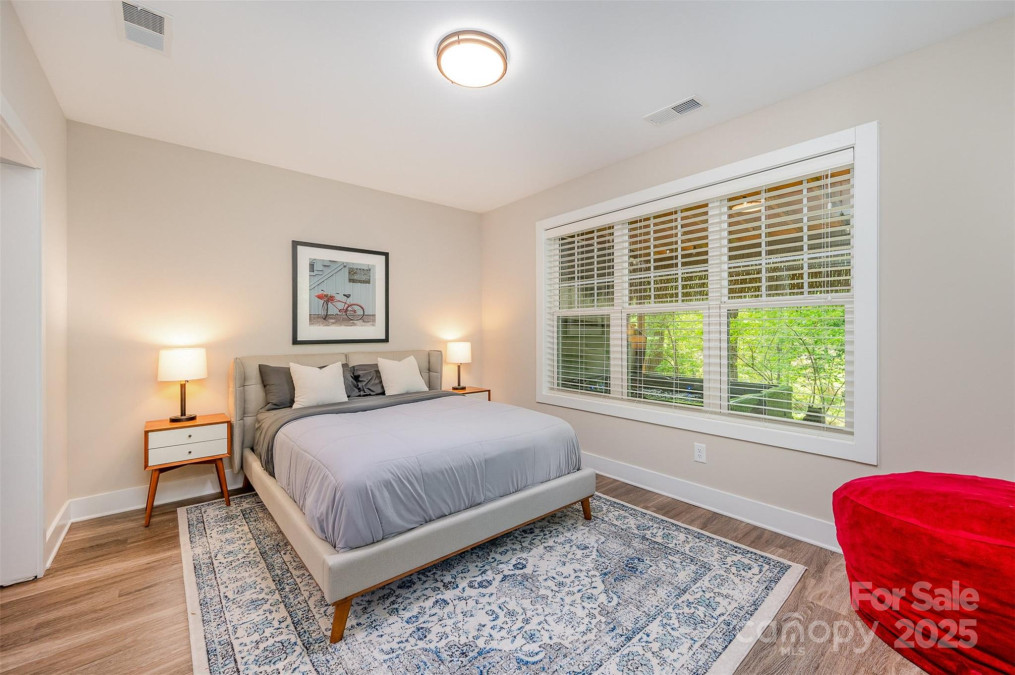 5210 Valley Stream Rd Charlotte, NC 28209