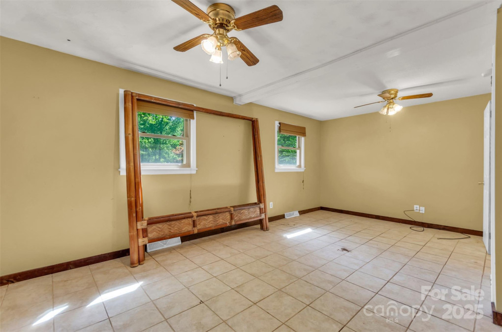 81 Julia St Columbus, NC 28722