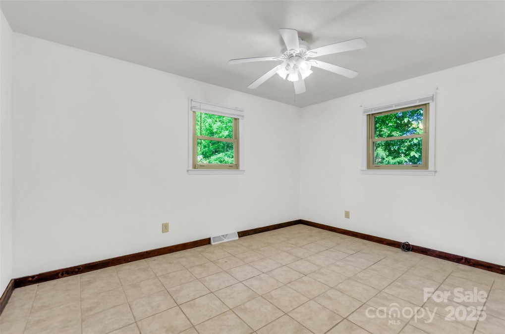81 Julia St Columbus, NC 28722