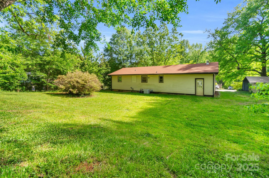 81 Julia St Columbus, NC 28722