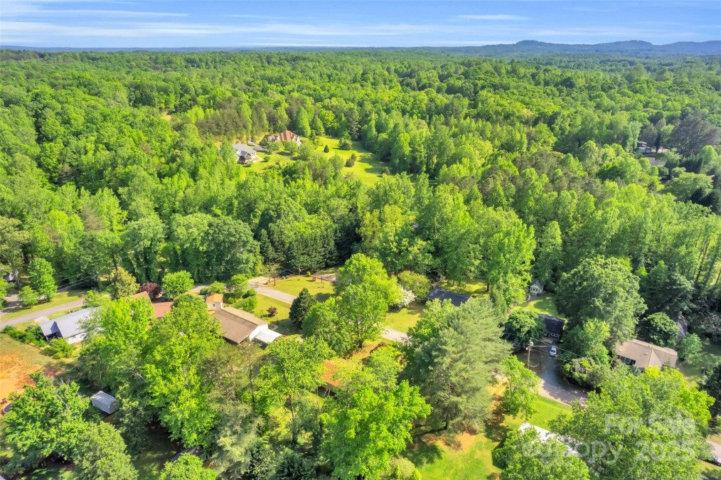 81 Julia St Columbus, NC 28722