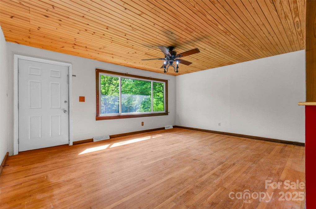81 Julia St Columbus, NC 28722
