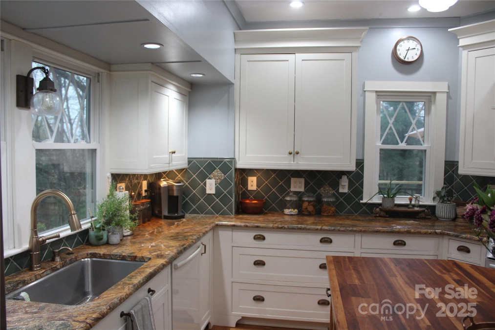 242 Birch Ln Arden, NC 28704
