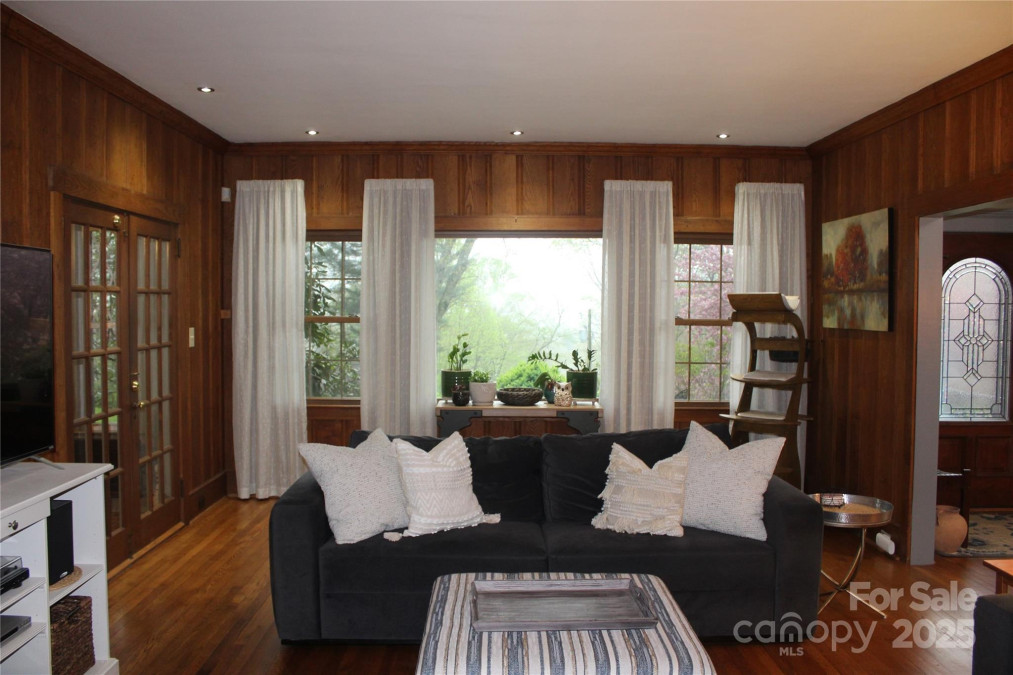 242 Birch Ln Arden, NC 28704