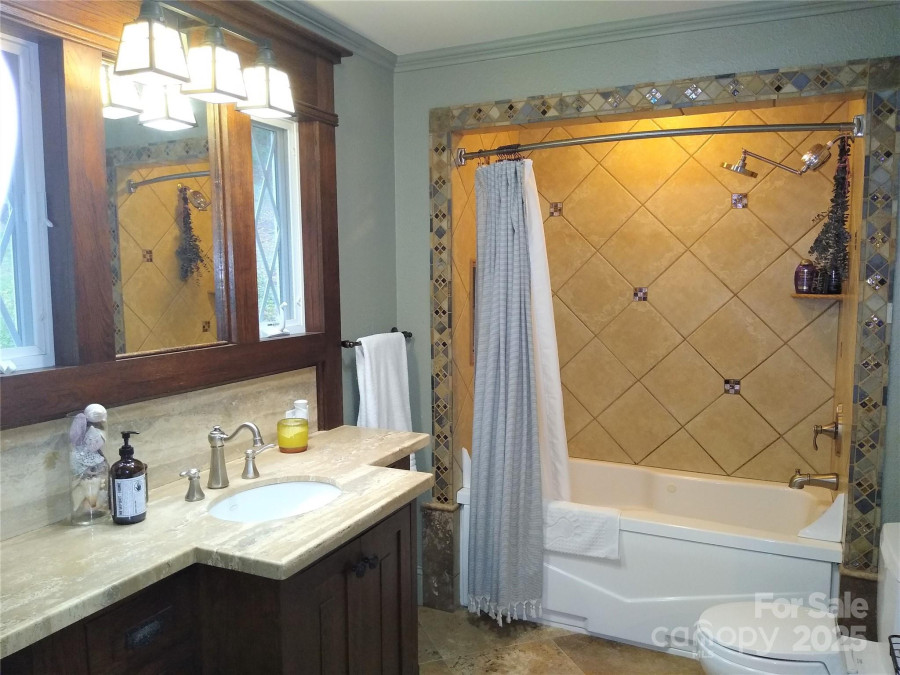 242 Birch Ln Arden, NC 28704
