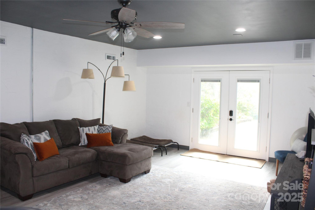 242 Birch Ln Arden, NC 28704