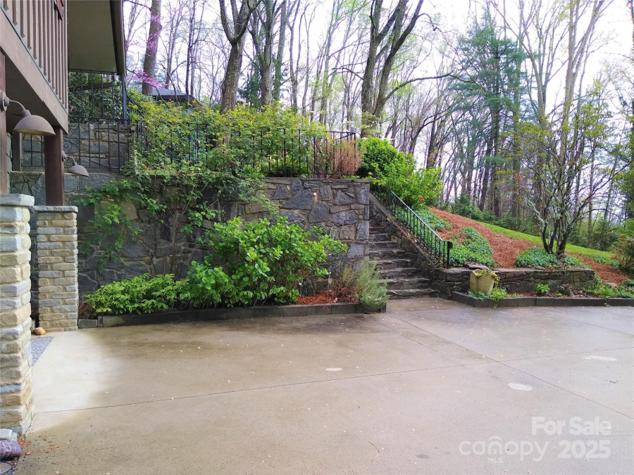 242 Birch Ln Arden, NC 28704