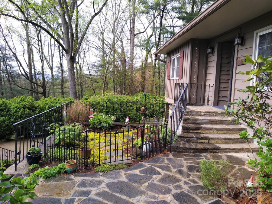 242 Birch Ln Arden, NC 28704