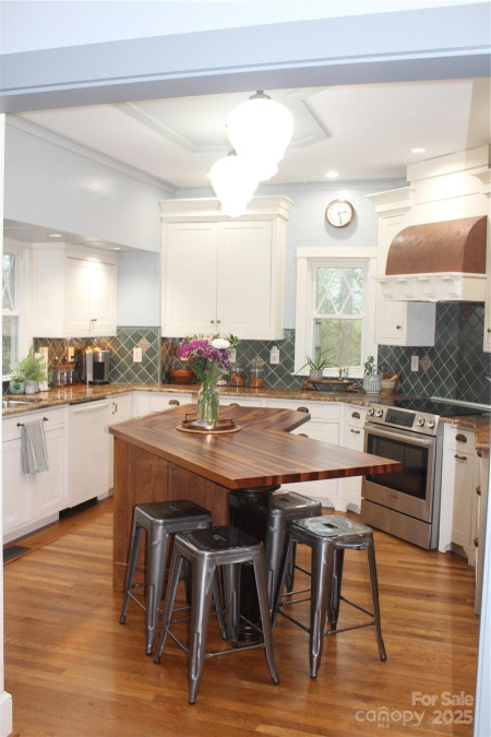 242 Birch Ln Arden, NC 28704