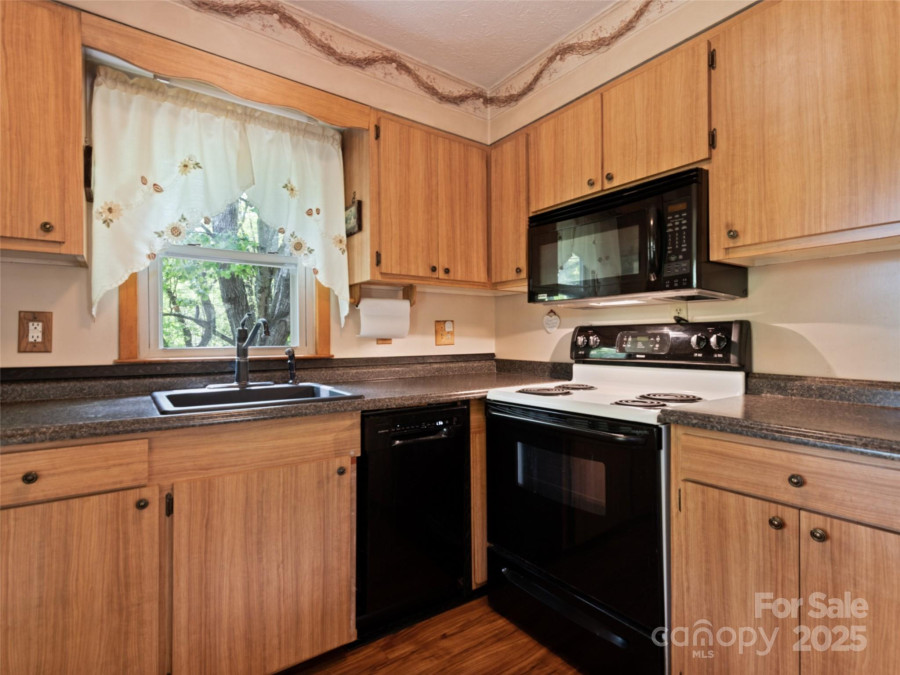 115 Dahlia Ln Waynesville, NC 28785