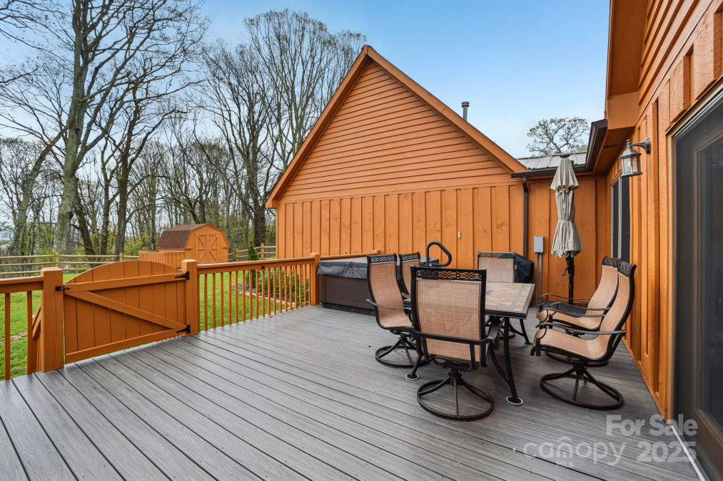531 Pioneer Ridge Rd Canton, NC 28716