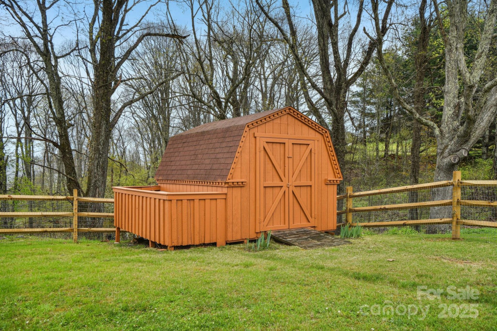 531 Pioneer Ridge Rd Canton, NC 28716