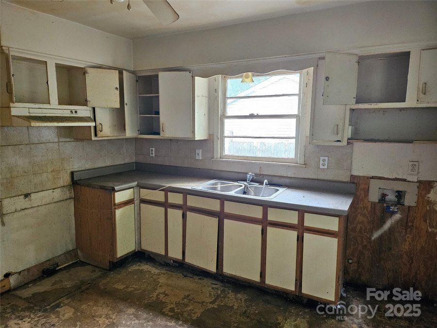 4406 Valeview Ln Charlotte, NC 28269