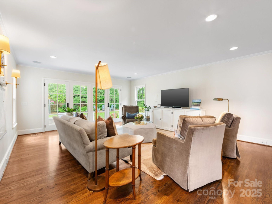 1209 Yale Pl Charlotte, NC 28209