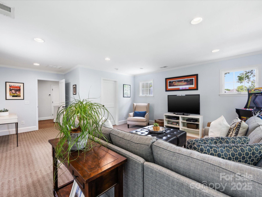 1209 Yale Pl Charlotte, NC 28209