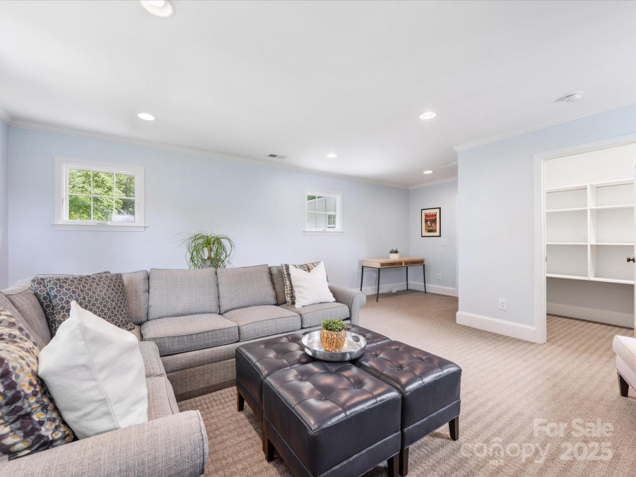 1209 Yale Pl Charlotte, NC 28209