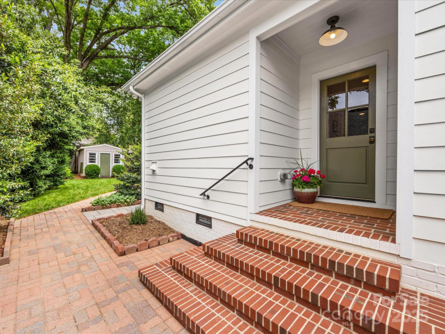1209 Yale Pl Charlotte, NC 28209