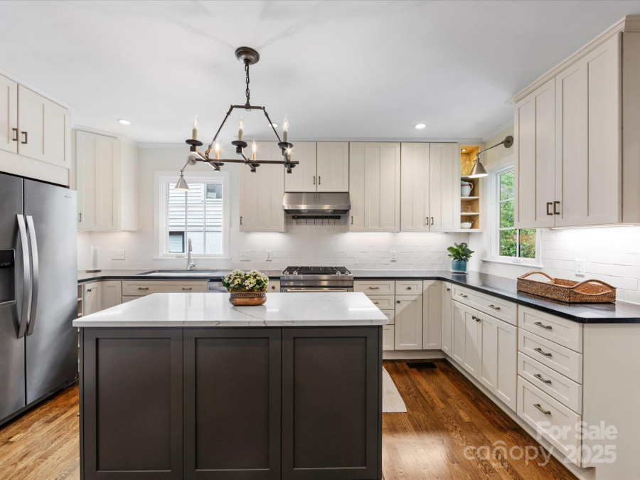 1209 Yale Pl Charlotte, NC 28209