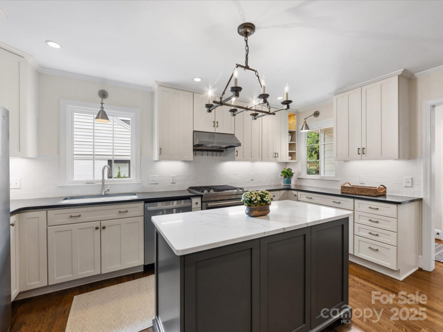 1209 Yale Pl Charlotte, NC 28209