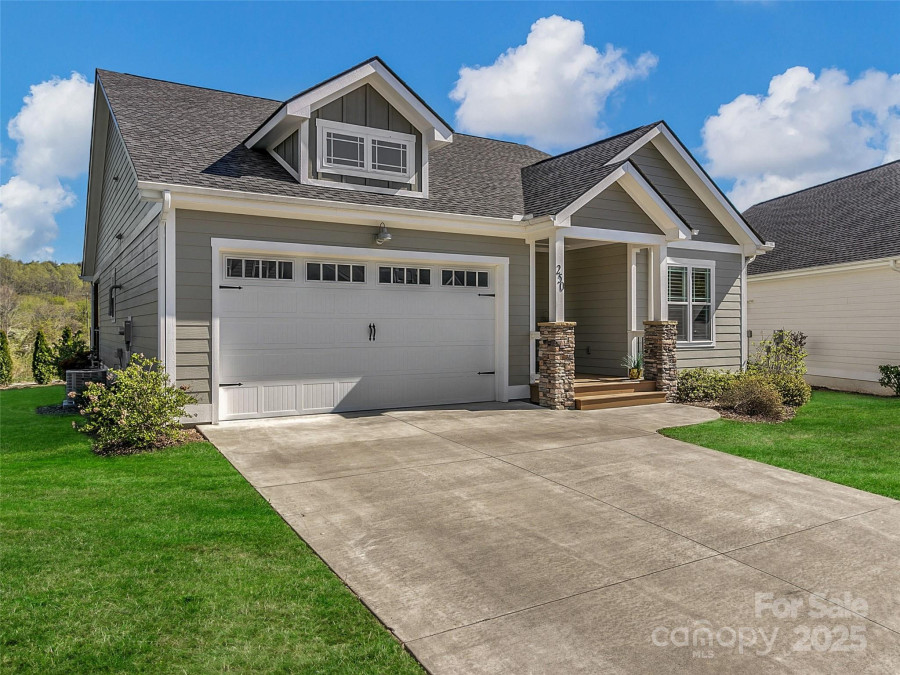 250 Leyland Cir Hendersonville, NC 28792