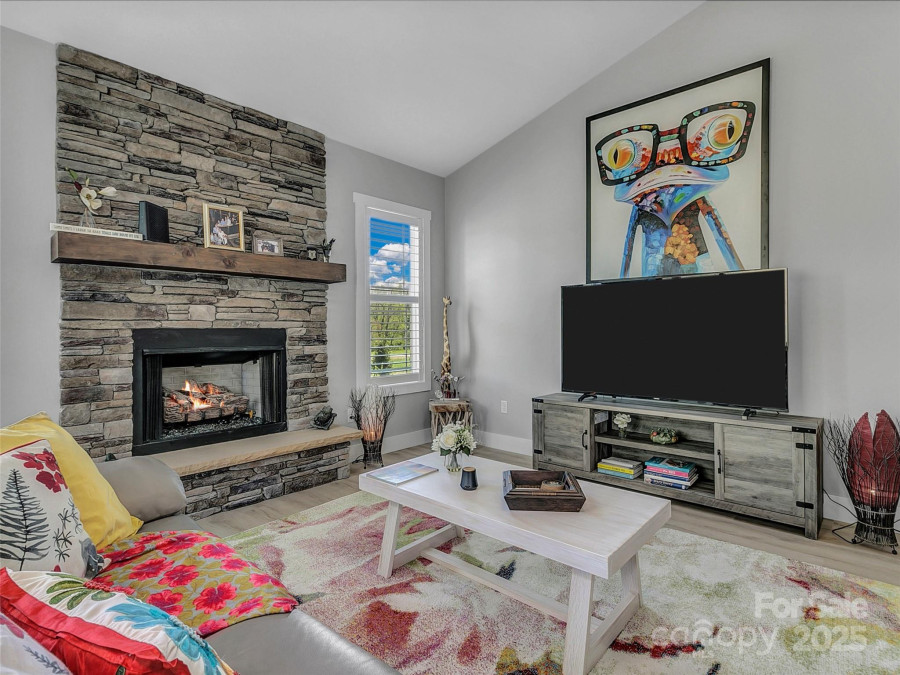250 Leyland Cir Hendersonville, NC 28792