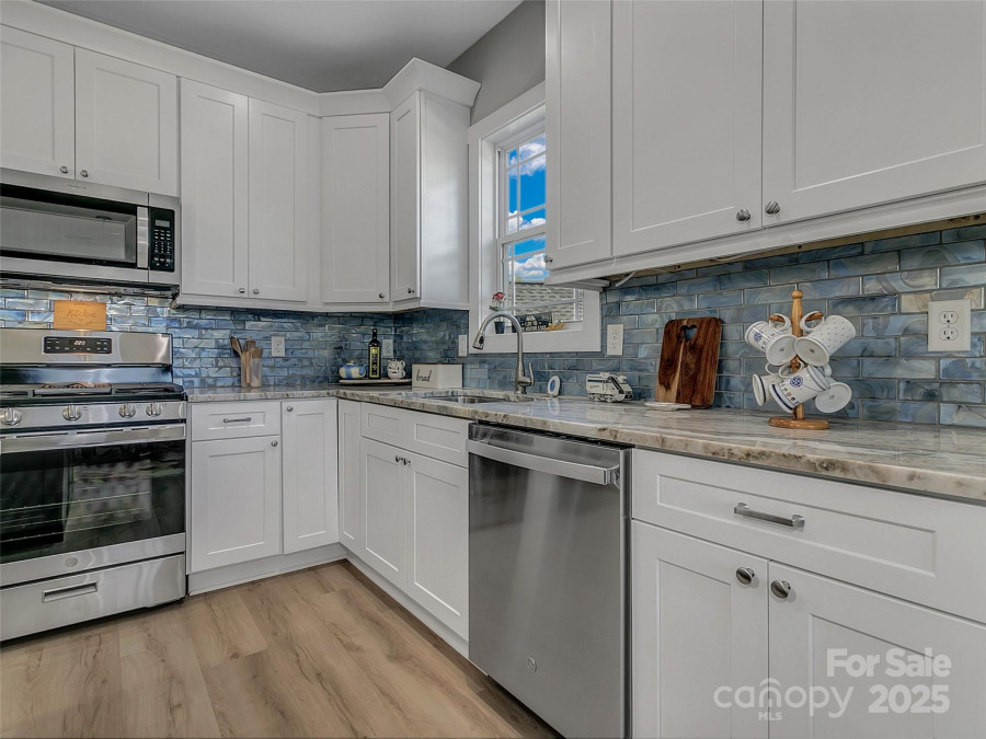 250 Leyland Cir Hendersonville, NC 28792