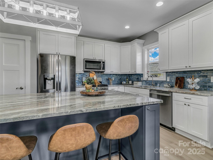 250 Leyland Cir Hendersonville, NC 28792