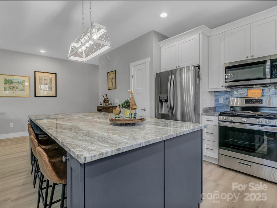 250 Leyland Cir Hendersonville, NC 28792