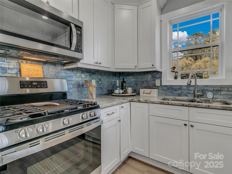 250 Leyland Cir Hendersonville, NC 28792