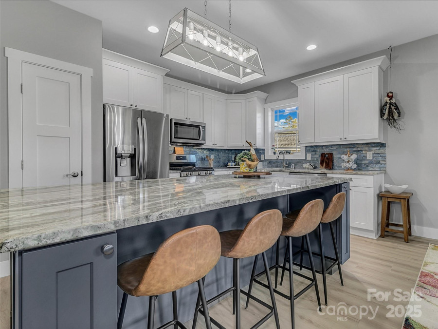250 Leyland Cir Hendersonville, NC 28792