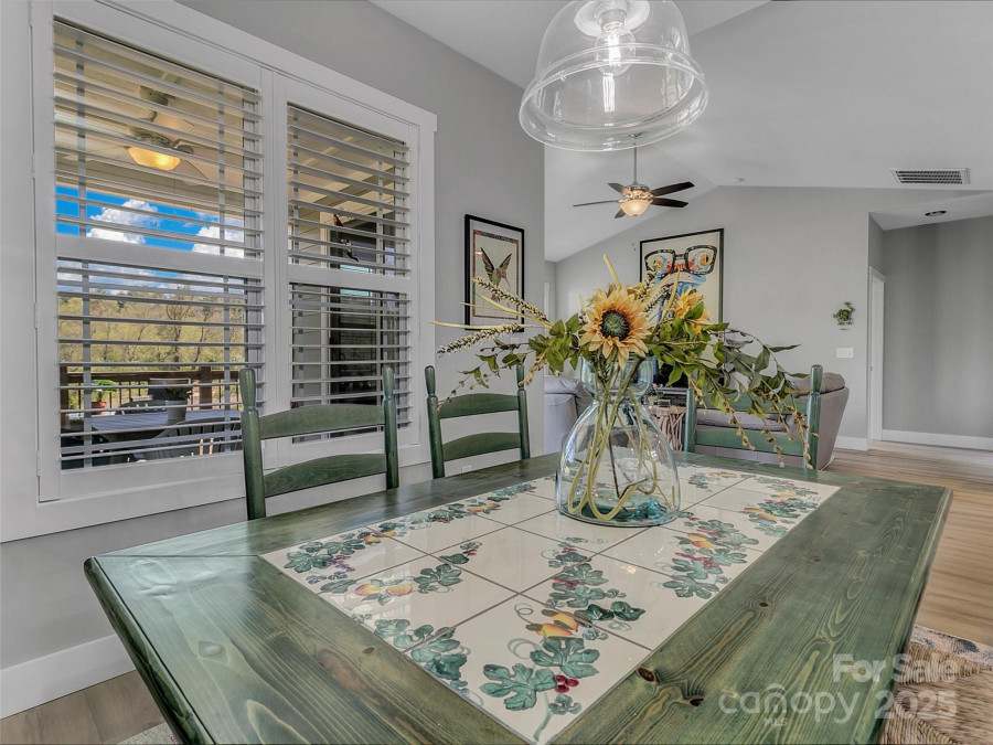 250 Leyland Cir Hendersonville, NC 28792