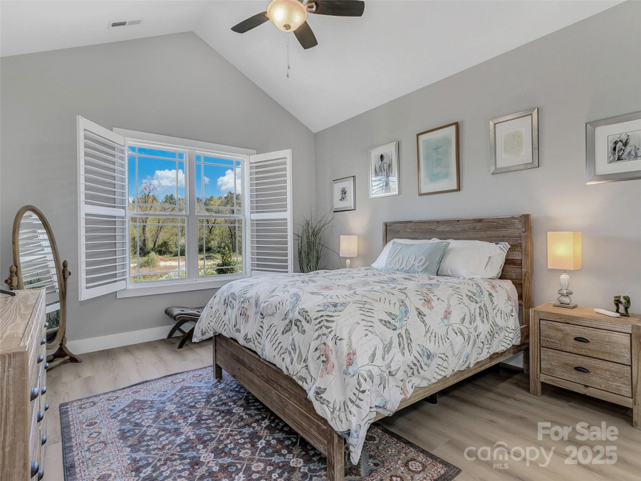 250 Leyland Cir Hendersonville, NC 28792